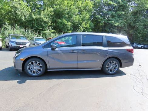 New 2026 Honda Odyssey Touring image 3