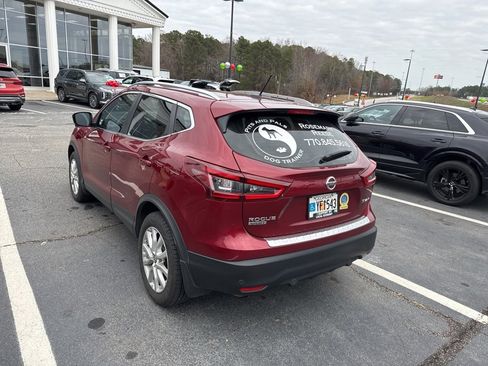 Used 2022 Nissan Rogue Sport SV w/ Technology Package image 2