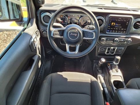 Used 2023 Jeep Wrangler Unlimited Sahara AWD/4WD image 14
