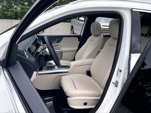 Used 2025 Mercedes-Benz GLA 250 4MATIC image 8