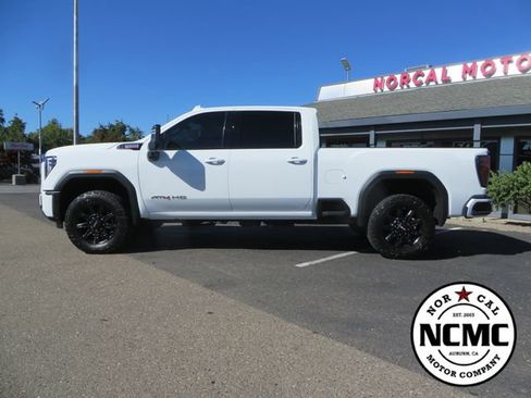 Used 2025 GMC Sierra 2500 AT4 AWD/4WD image 2