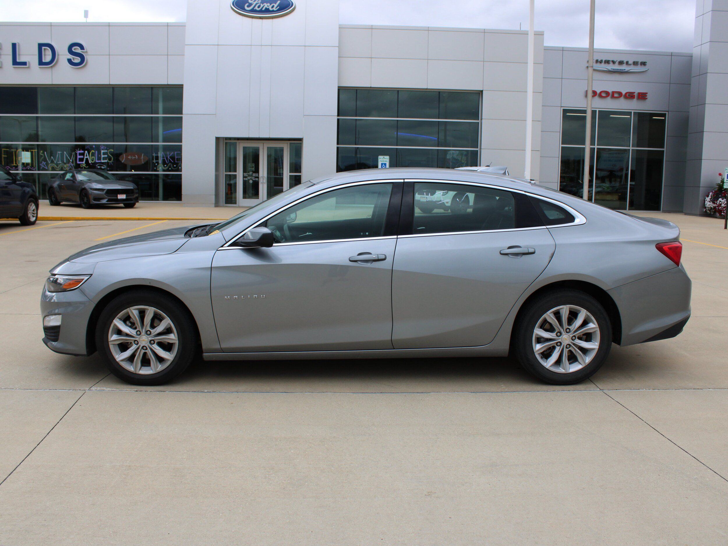 Used 2025 Chevrolet Malibu LT FWD image 3
