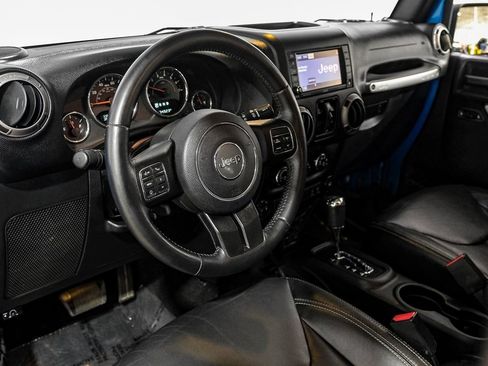 Used 2015 Jeep Wrangler Unlimited Sahara w/ Connectivity Group AWD/4WD image 3