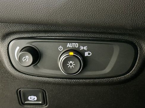 Used 2020 GMC Terrain SLE w/ Driver Convenience Package image 11