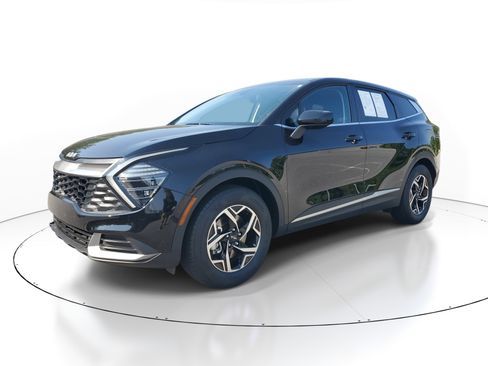 Used 2025 Kia Sportage LX FWD image 3
