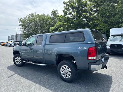 Used 2011 GMC Sierra 2500 SLE w/ SLE Preferred Package AWD/4WD image 4