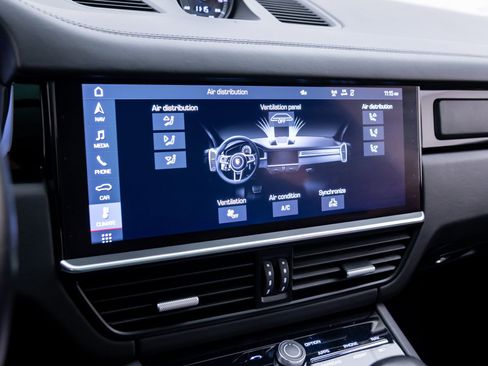 Used 2021 Porsche Cayenne GTS image 23