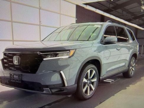 Used 2024 Honda Pilot Touring image 4