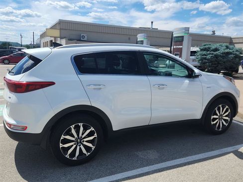 Used 2017 Kia Sportage EX w/ EX Technology Package AWD/4WD image 4