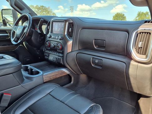 Used 2020 Chevrolet Silverado 3500 High Country w/ Snow Plow Prep/Camper Package image 12