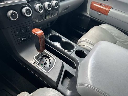 Used 2020 Toyota Sequoia Platinum AWD/4WD image 36