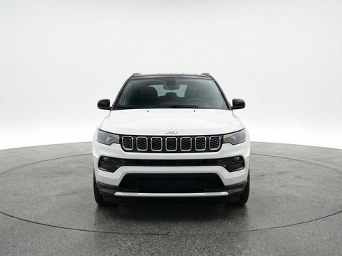 Used 2025 Jeep Compass Limited image 2