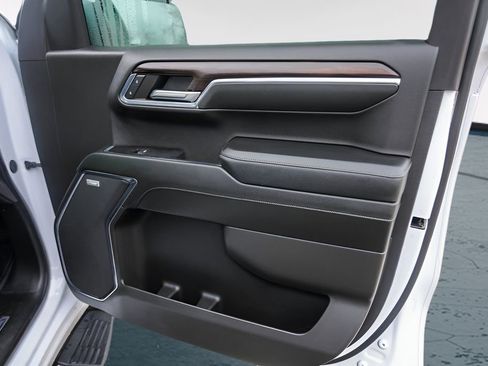 Used 2024 GMC Sierra 1500 SLT image 32