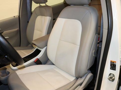 Used 2018 Chevrolet Bolt Premier w/ Driver Confidence II Package image 10