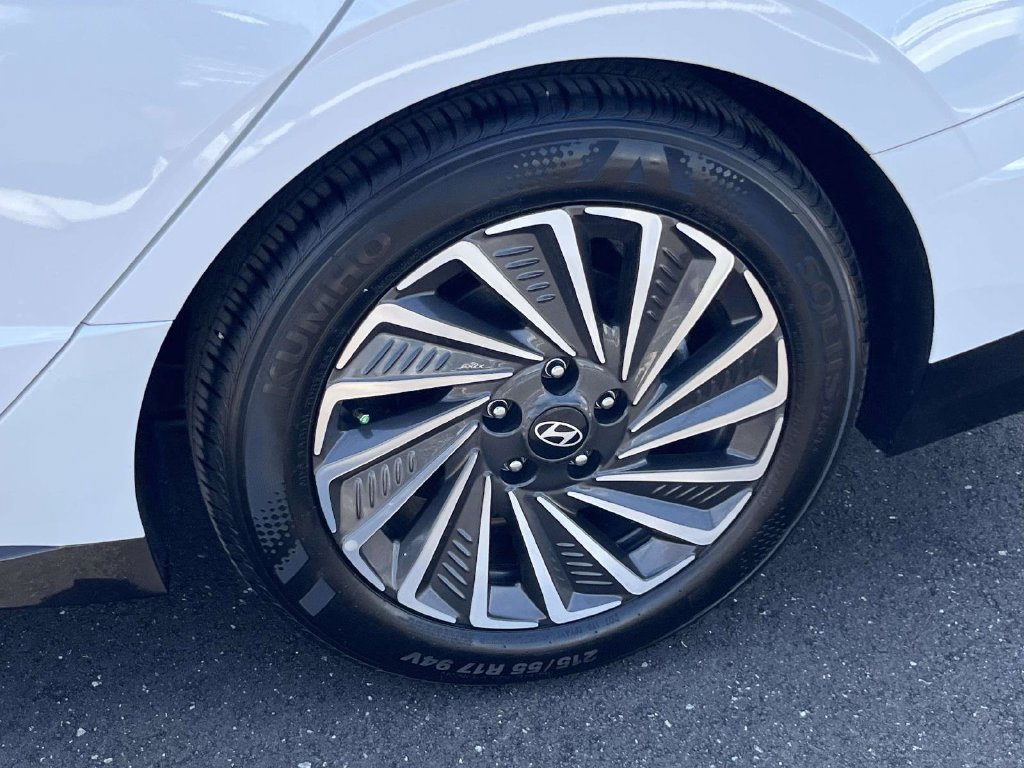 Certified 2025 Hyundai Sonata Limited FWD image 9