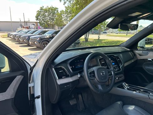 Used 2023 Volvo XC90 T8 Ultimate image 11