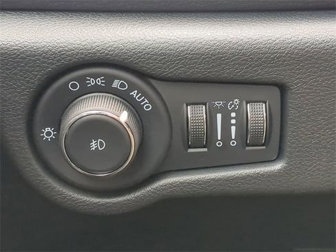 New 2026 Chrysler Pacifica Select image 29