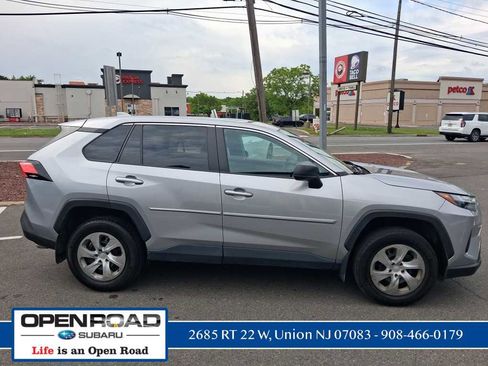 Used 2023 Toyota RAV4 LE AWD/4WD image 5