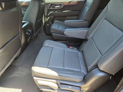 New 2026 GMC Yukon XL Denali w/ Denali Reserve Package AWD/4WD image 6