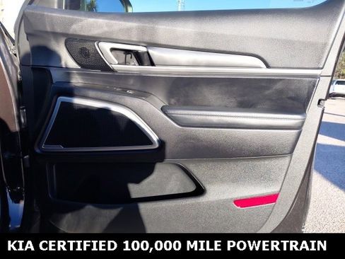 Certified 2022 Kia Telluride S image 28