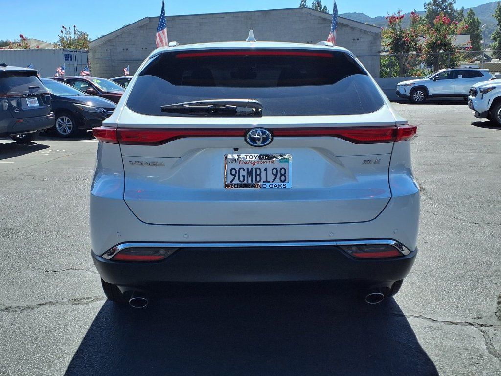 Certified 2023 Toyota Venza XLE AWD/4WD image 7