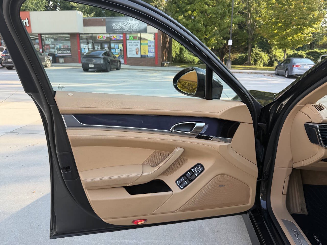 Used 2012 Porsche Panamera 4 AWD/4WD image 18