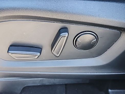 Used 2021 Ford Explorer XLT image 26