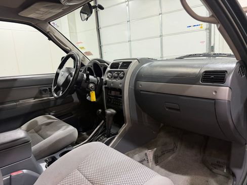 Used 2002 Nissan Frontier SE AWD/4WD image 23