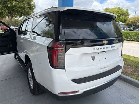 Used 2026 Chevrolet Suburban LS RWD image 10