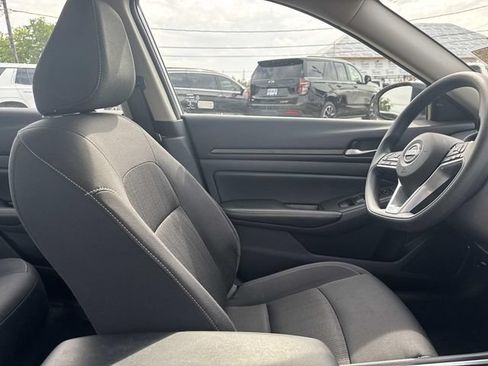 Used 2025 Nissan Altima 2.5 SV FWD image 23