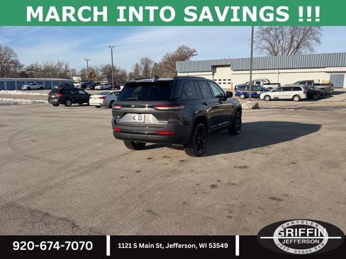 New 2025 Jeep Grand Cherokee Limited w/ Black Appearance Package image 8