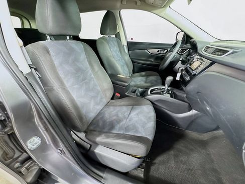 Used 2016 Nissan Rogue S w/ Appearance Package FWD image 32