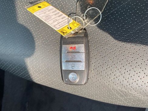 Used 2017 Kia Sorento EX w/ EX V6 Premium Package image 21