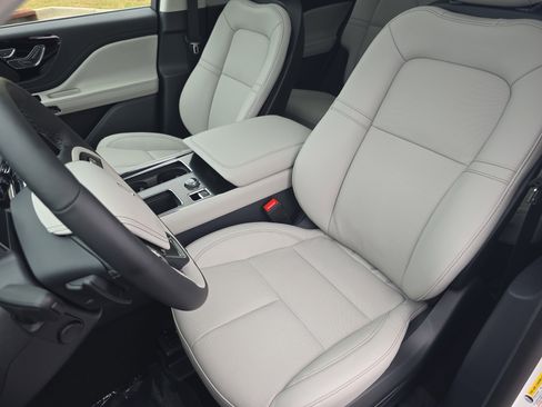 New 2026 Lincoln Aviator AWD image 15