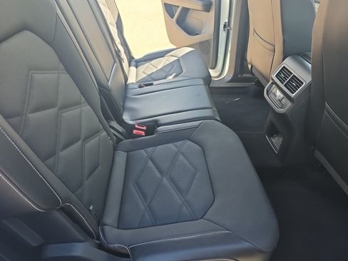Used 2024 Volkswagen Atlas SE w/ Black Wheel Package AWD/4WD image 18