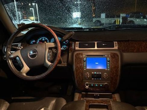 Used 2009 GMC Sierra 1500 Denali image 1