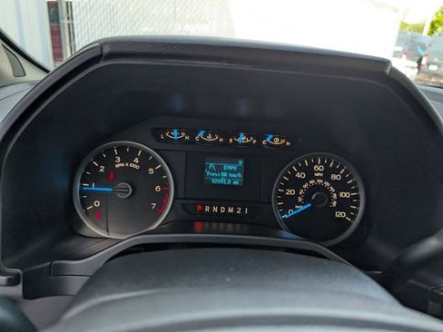 Used 2015 Ford F150 XLT AWD/4WD image 9