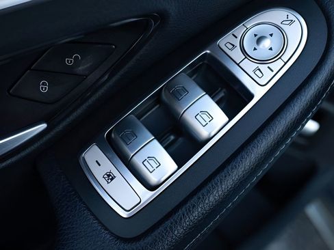 Used 2021 Mercedes-Benz C 300 Sedan image 24