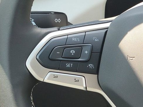New 2025 Volkswagen Taos SE image 26