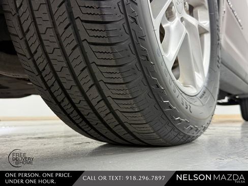 Used 2023 Jeep Grand Cherokee L Laredo image 10