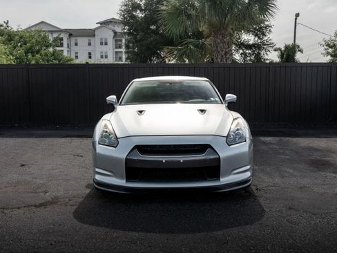 Used 2009 Nissan GT-R Premium AWD/4WD image 2