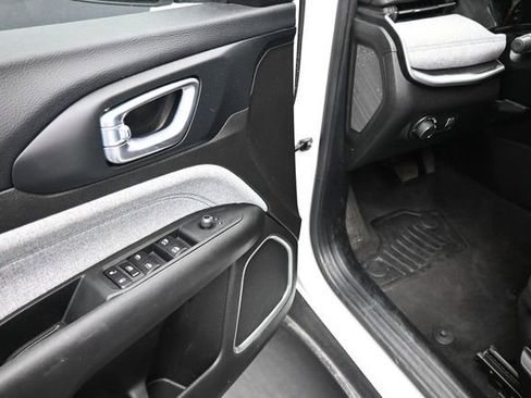 Used 2025 Jeep Compass Sport AWD/4WD image 14