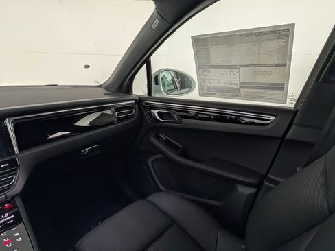 New 2026 Porsche Macan image 25