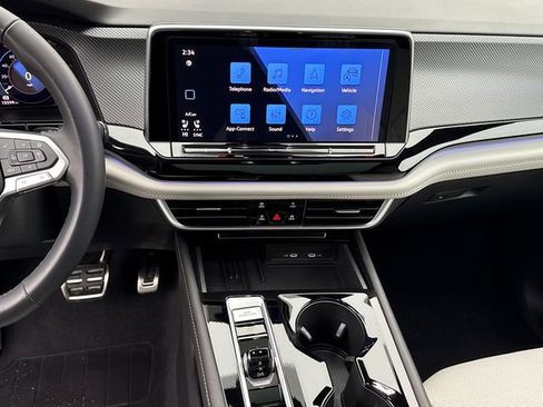 Certified 2025 Volkswagen Atlas Cross Sport SEL Premium R-Line image 20