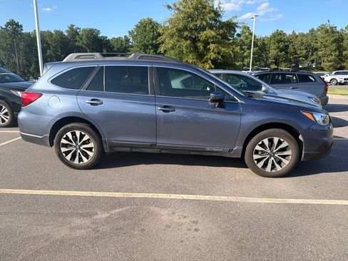 Used 2017 Subaru Outback 2.5i Limited AWD/4WD image 8