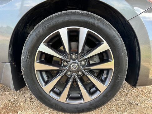 Used 2016 Nissan Altima 2.5 SL w/ Moonroof Package FWD image 32