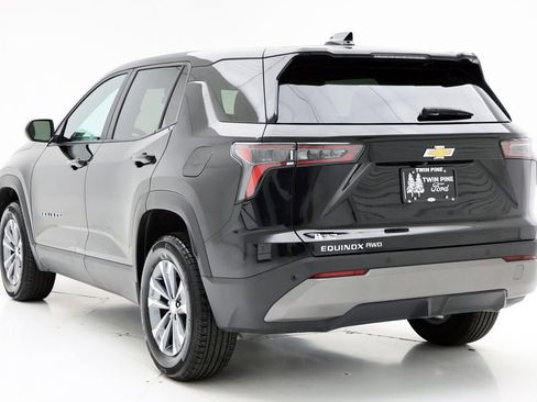 Used 2025 Chevrolet Equinox LT image 7