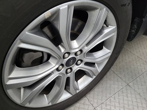 Used 2024 Ford Edge Titanium image 31