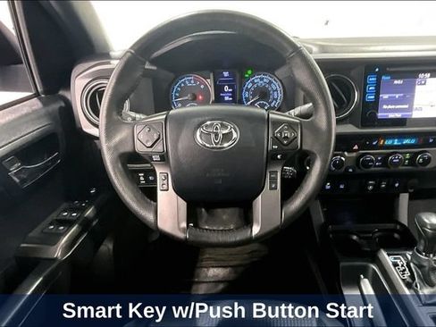 Used 2018 Toyota Tacoma TRD Sport AWD/4WD image 12