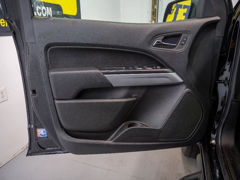 Used 2022 Chevrolet Colorado LT w/ Redline Special Edition image 17